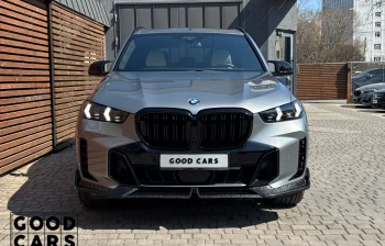 BMW X5 M60i