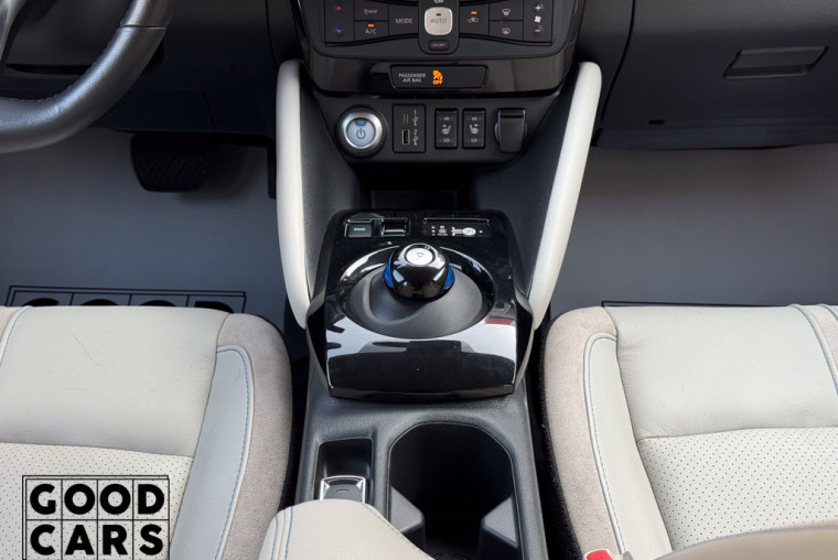 Nissan Leaf - 25