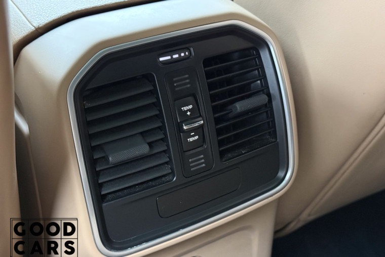 Porsche Macan - 28