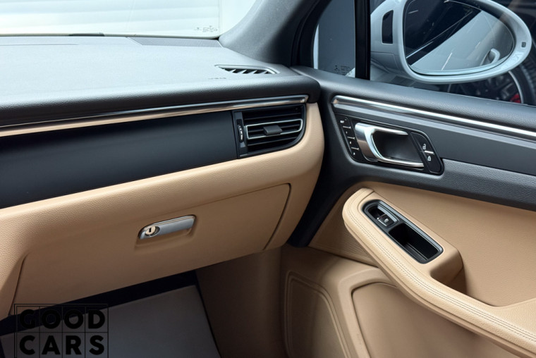 Porsche Macan - 33