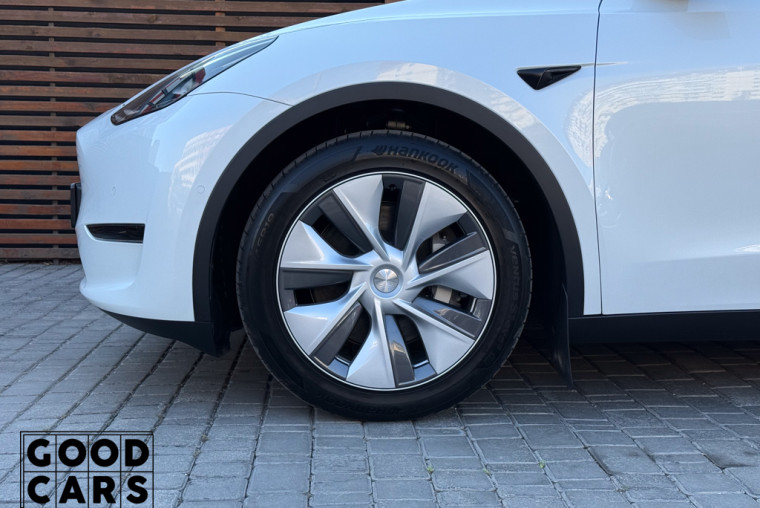 Tesla Model Y - 9
