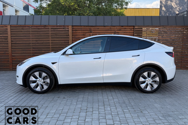 Tesla Model Y - 3