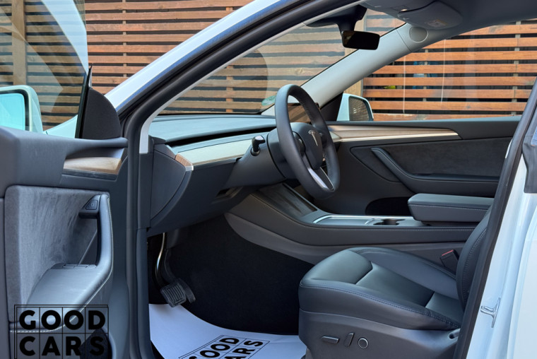 Tesla Model Y - 21