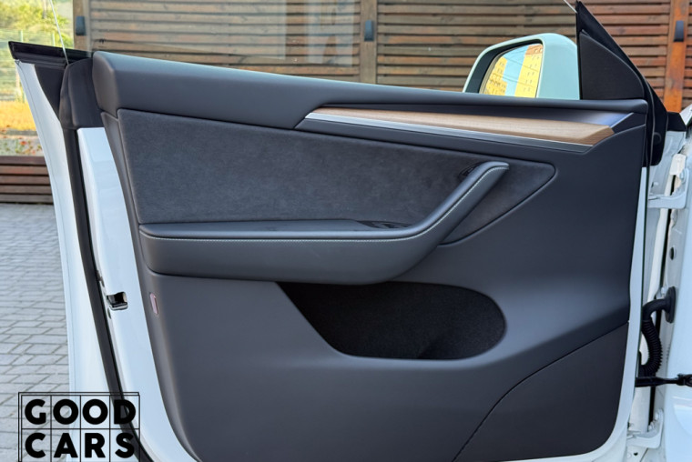 Tesla Model Y - 22