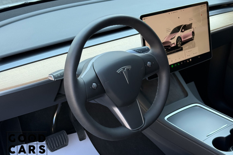 Tesla Model Y - 24