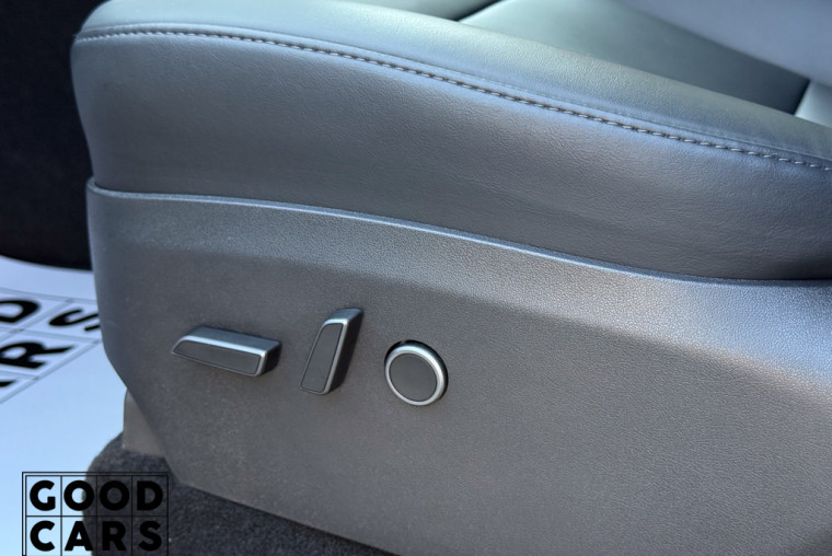 Tesla Model Y - 25