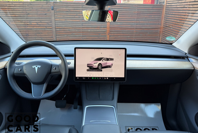 Tesla Model Y - 31