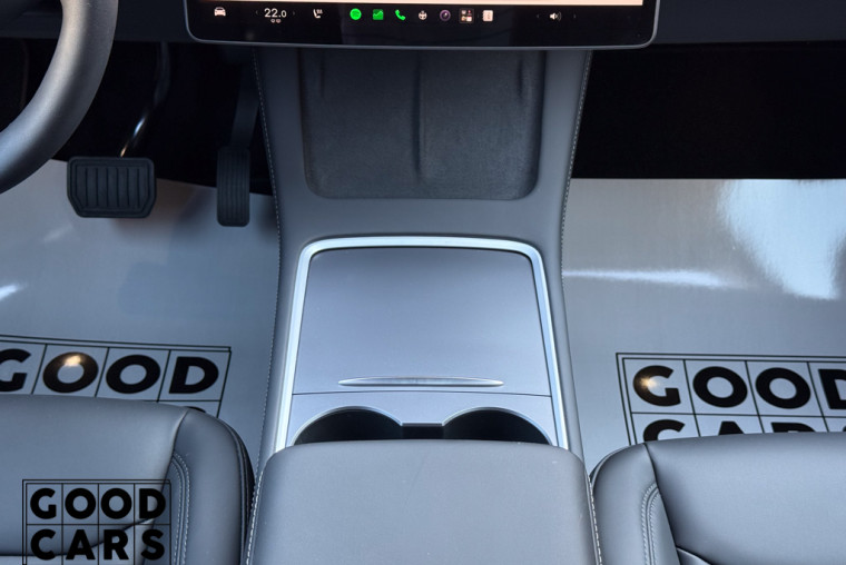 Tesla Model Y - 33
