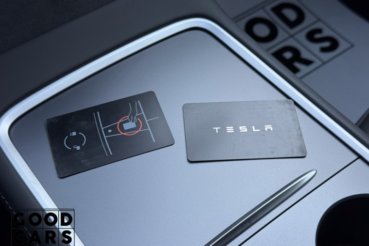 Tesla Model Y - 36