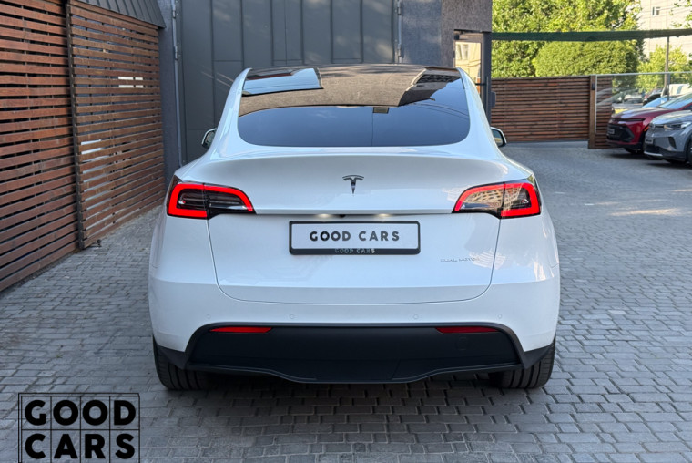 Tesla Model Y - 5