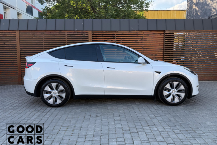 Tesla Model Y - 7