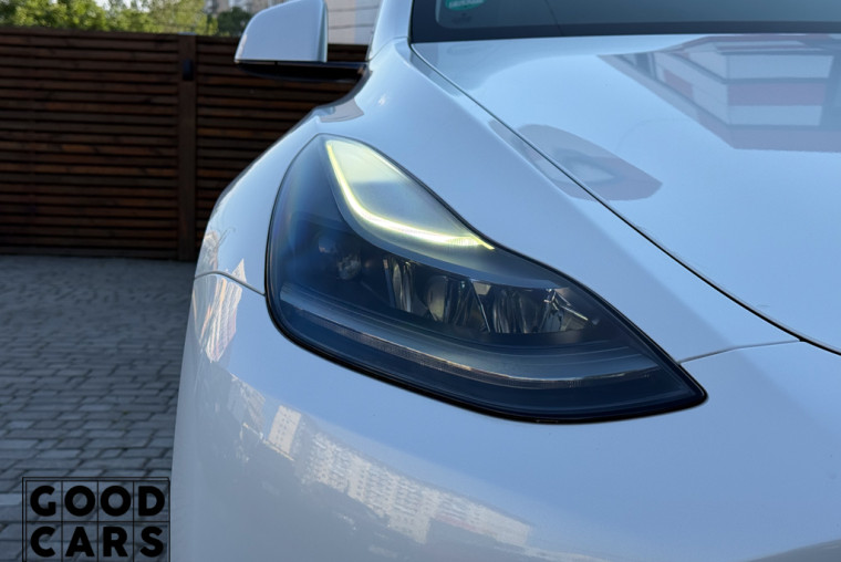 Tesla Model Y - 13