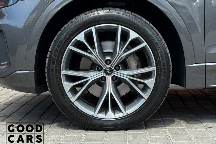 Audi Q8 - 12