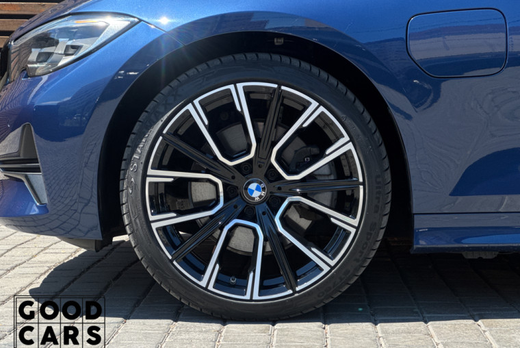 BMW 330e - 11