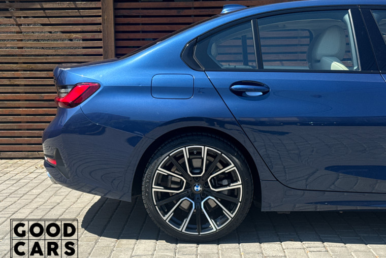 BMW 330e - 12