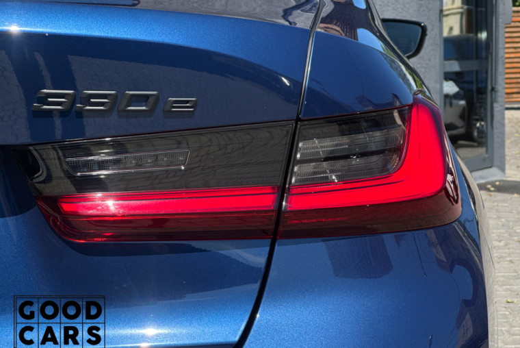 BMW 330e - 10