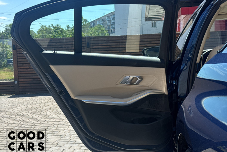 BMW 330e - 24