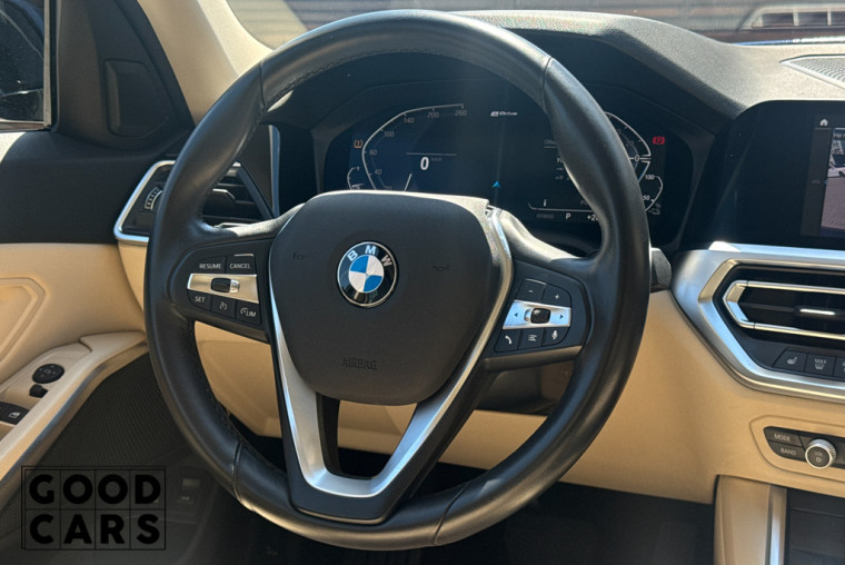 BMW 330e - 28
