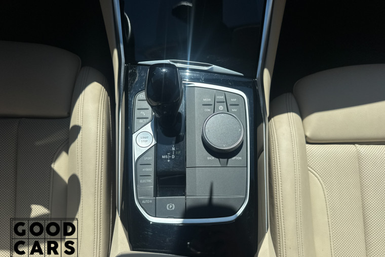 BMW 330e - 38