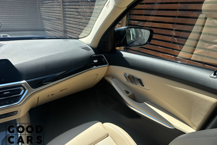 BMW 330e - 39