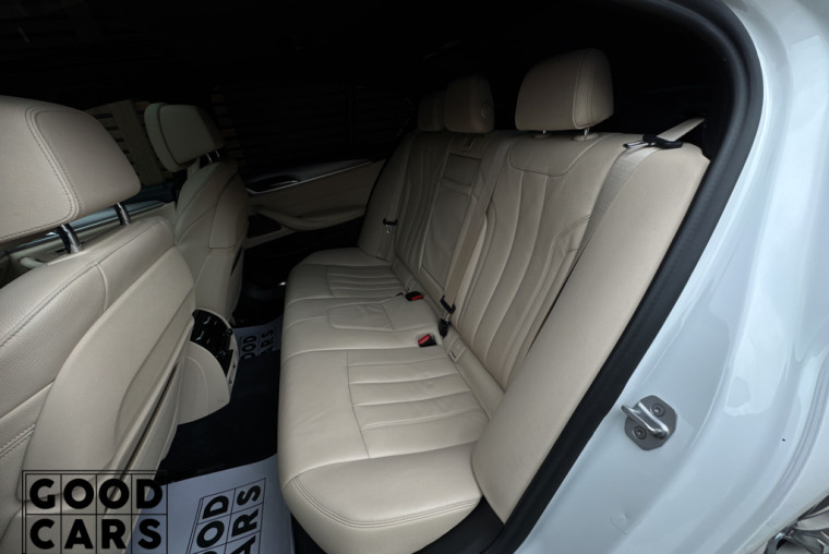 BMW 550i - 30