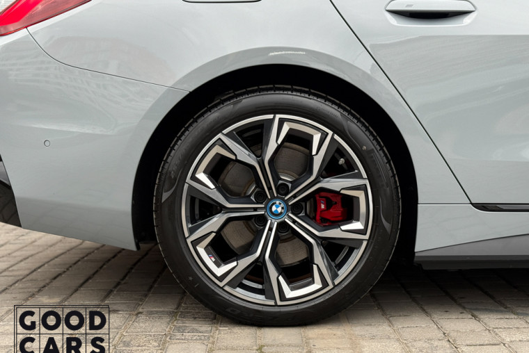 BMW i4 - 12