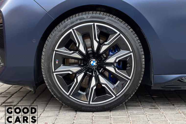 BMW i7 M70 - 12