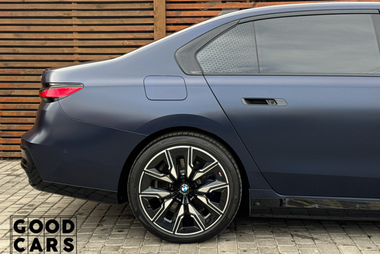 BMW i7 M70 - 13