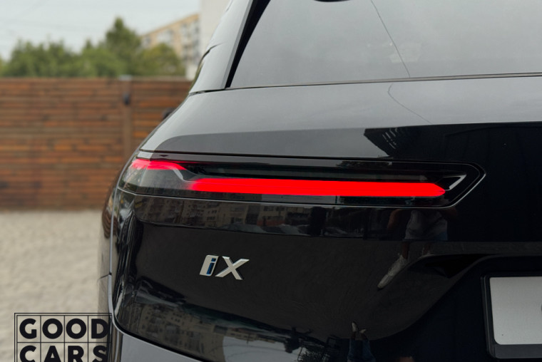 BMW IX50 - 9