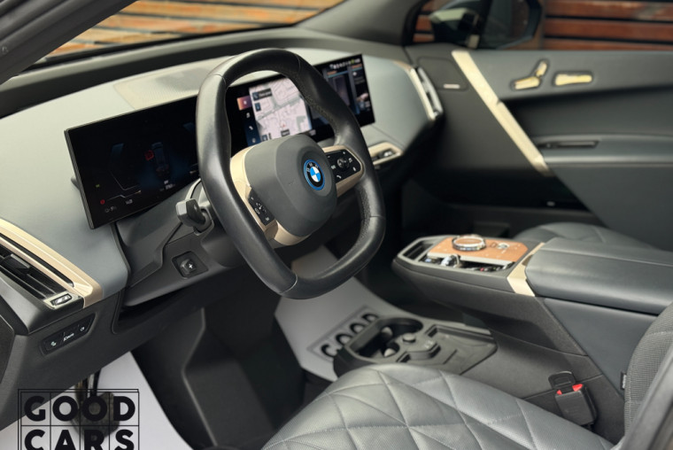 BMW IX50 - 21