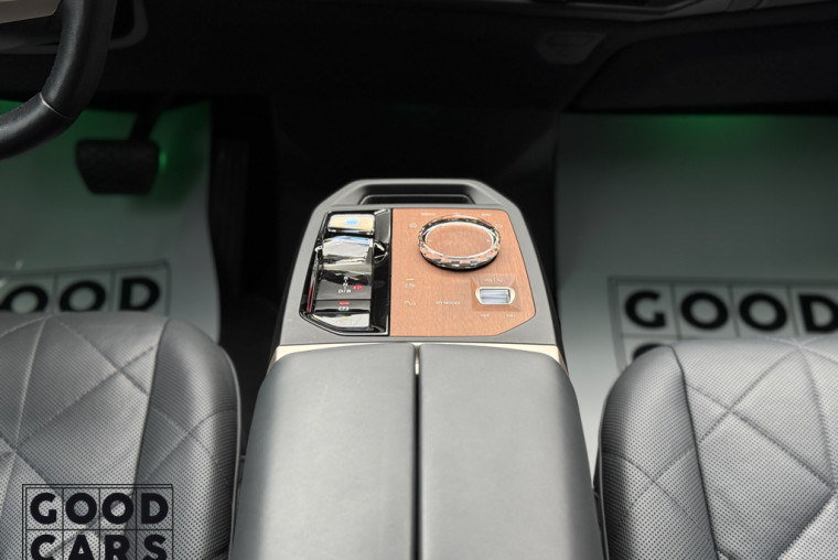BMW IX50 - 25