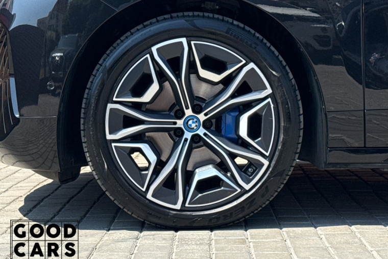 BMW iX50 - 12