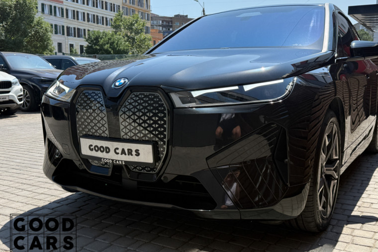 BMW iX50 - 16