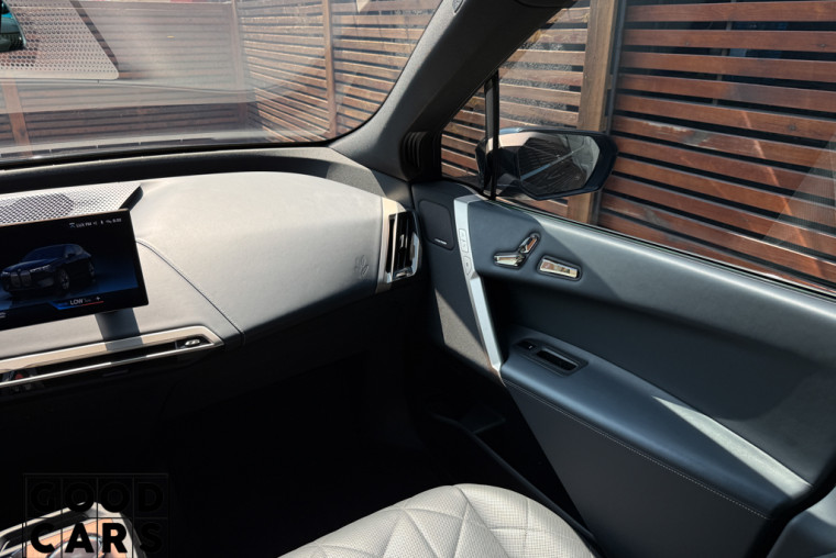 BMW iX50 - 53