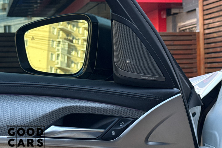 BMW 550i - 24