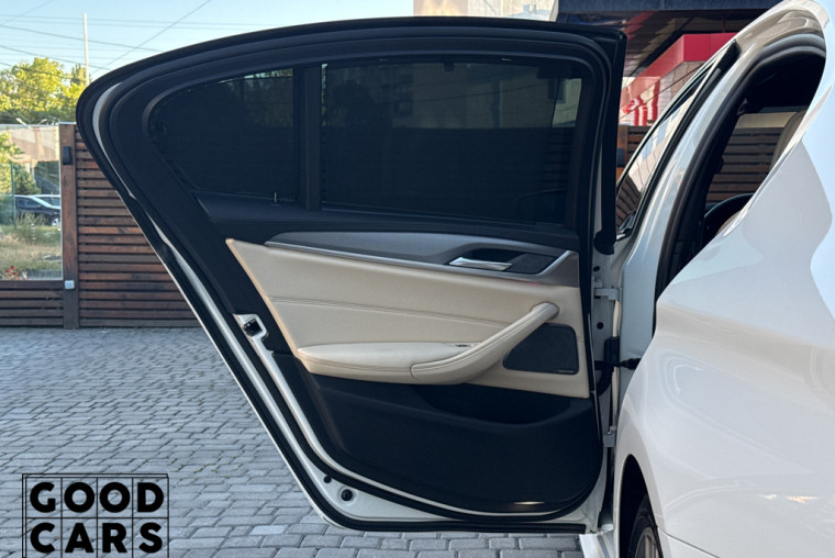 BMW 550i - 32