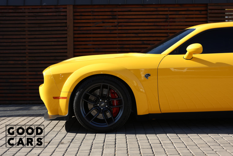 Dodge Challenger SRT6.2 HEMI - 12