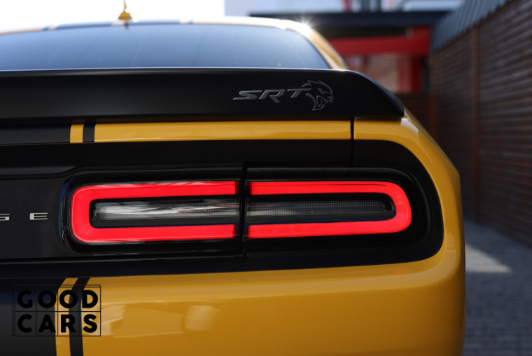 Dodge Challenger SRT6.2 HEMI - 10
