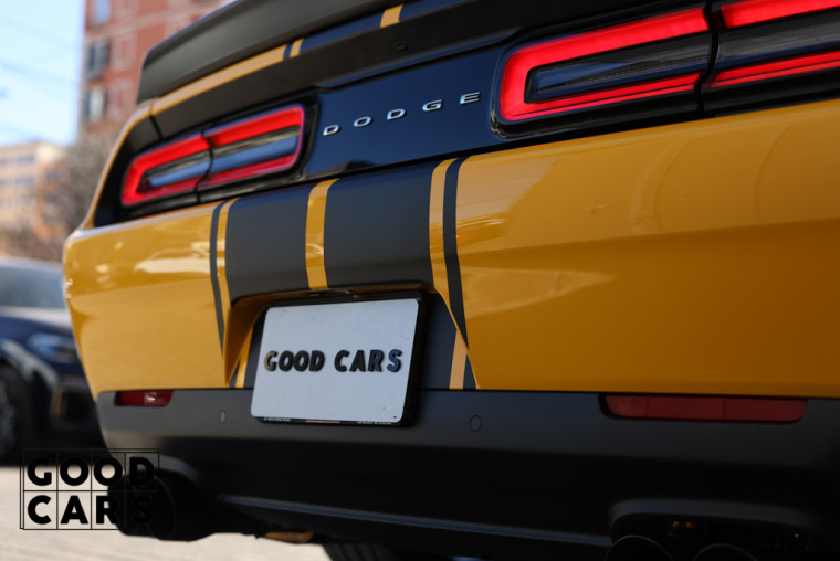 Dodge Challenger SRT6.2 HEMI - 17