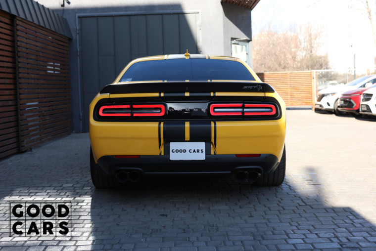 Dodge Challenger SRT6.2 HEMI - 5