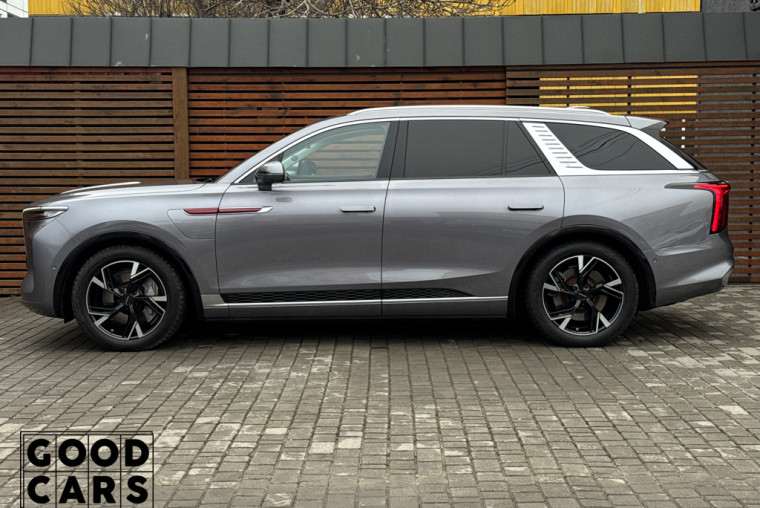 Hongqi E-HS9 - 3