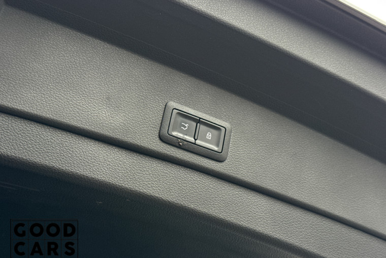 Hongqi E-HS9 - 17