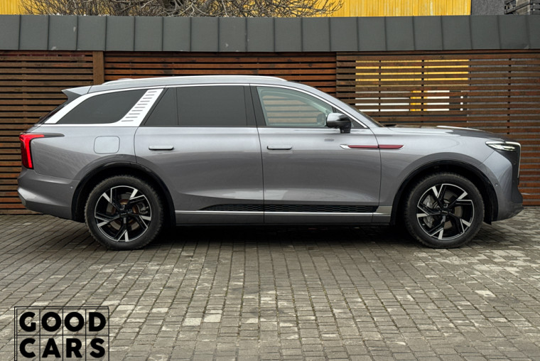 Hongqi E-HS9 - 7
