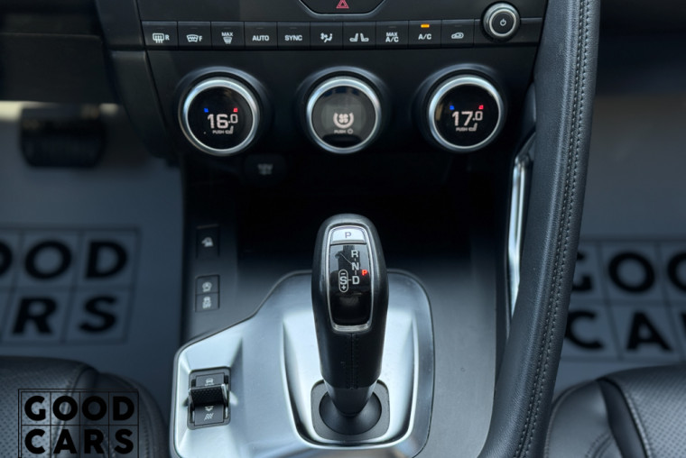Jaguar E-pace - 32