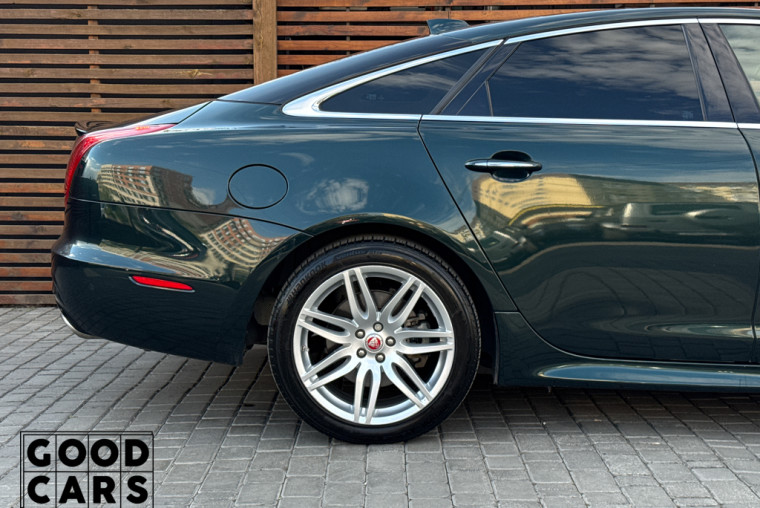 Jaguar XJ - 13