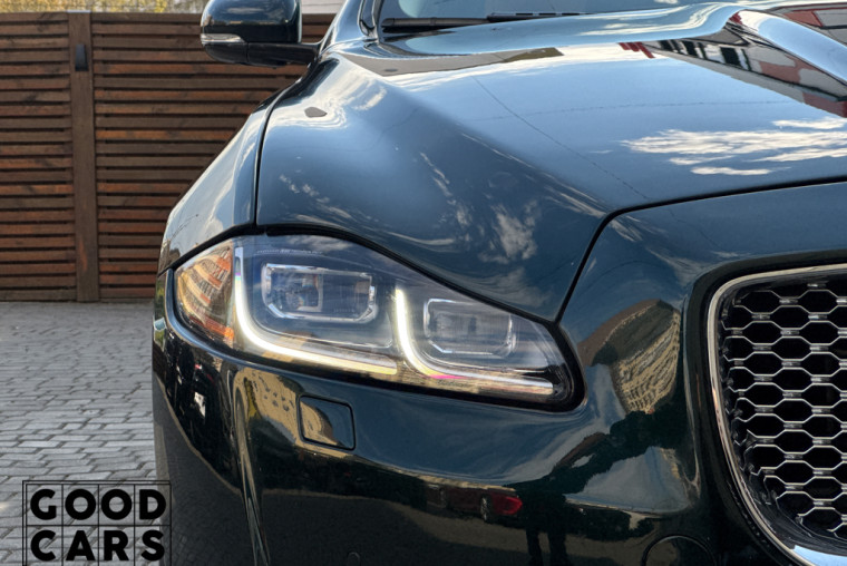 Jaguar XJ - 9