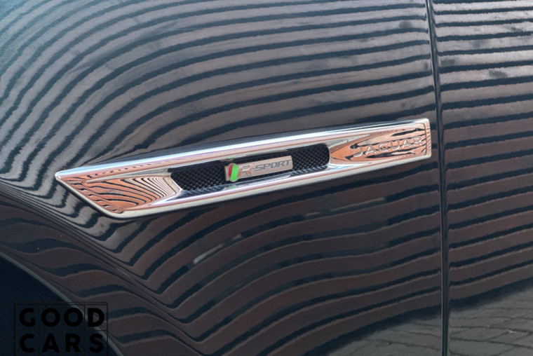 Jaguar XJ - 17