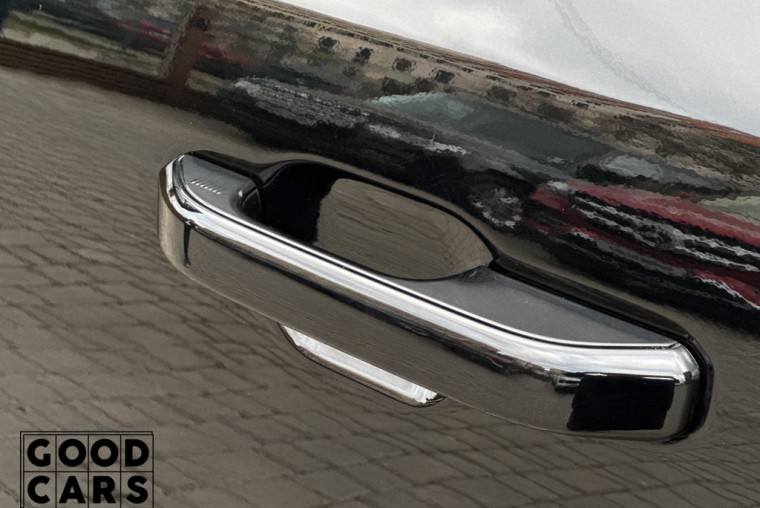 Jeep Grand Wagoneer - 16