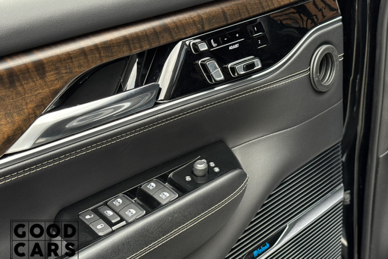 Jeep Grand Wagoneer - 20