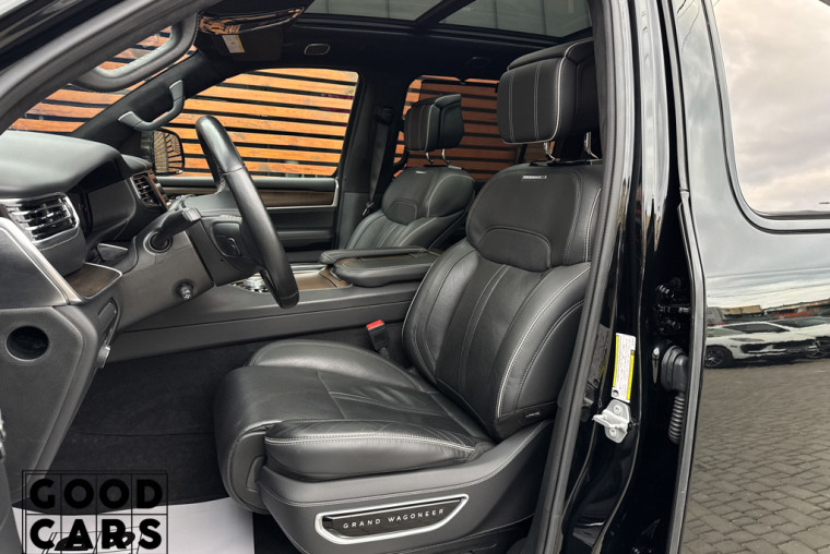 Jeep Grand Wagoneer - 24